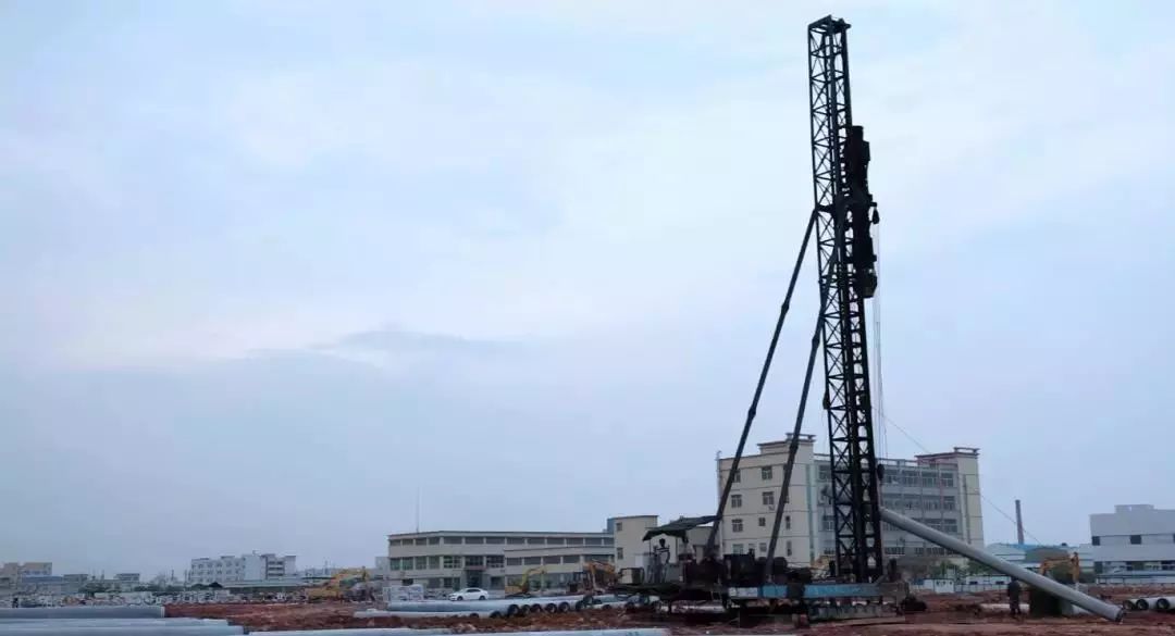 打樁機(jī) 打樁機(jī)